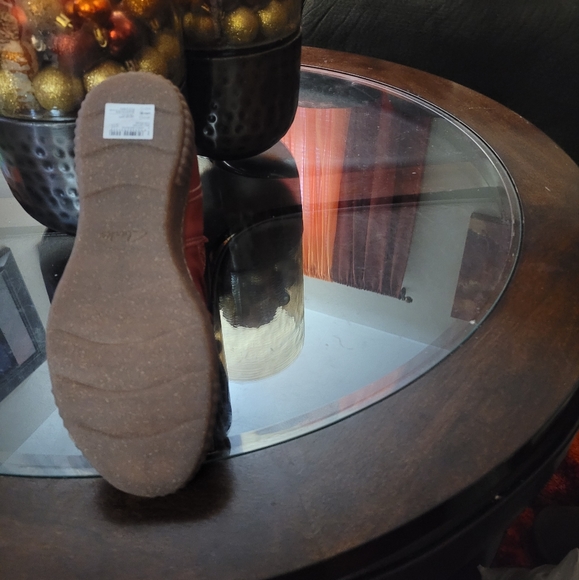 CLARKS RED LEATHER BOOTIES SIZE 12W - Picture 4 of 4